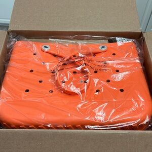 XL BOGG BAG IN ORANGE LIKE NEW - AUTHENTIC -